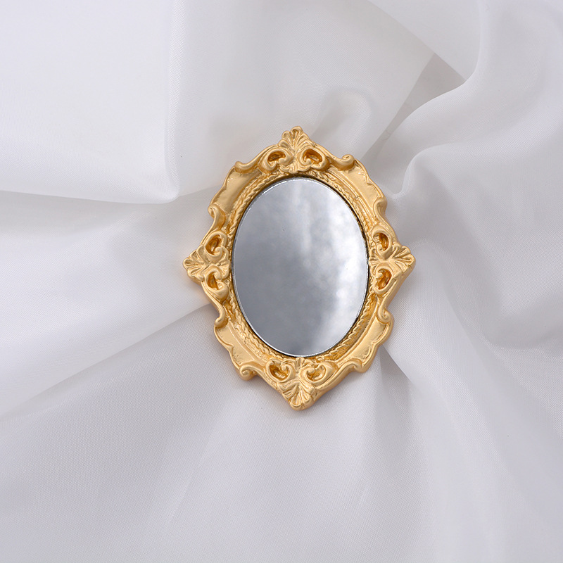 Vintage Engraved Mirror Photo  - Luxury Lifestyle Photography recensione e prezzo