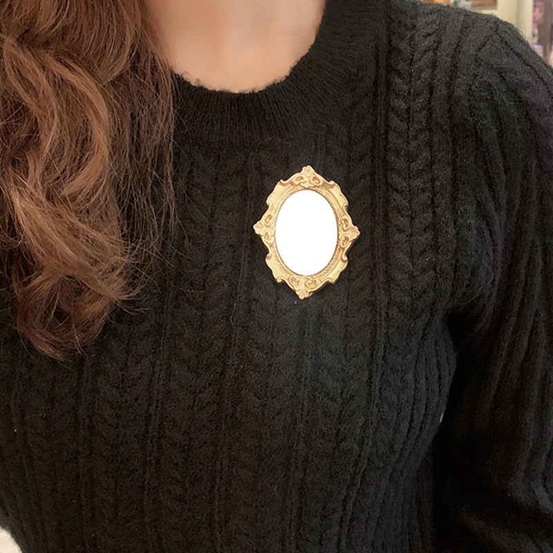 Vintage Engraved Mirror Photo  - Luxury Lifestyle Photography recensione e prezzo