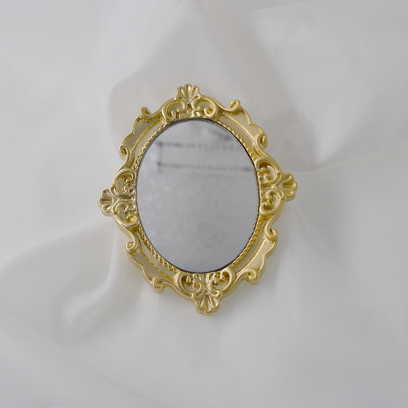 Vintage Engraved Mirror Photo  - Luxury Lifestyle Photography recensione e prezzo
