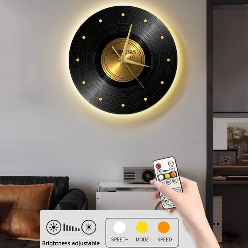 Vintage Wall Clock with Light  - Luxury Lifestyle Homes recensione e prezzo